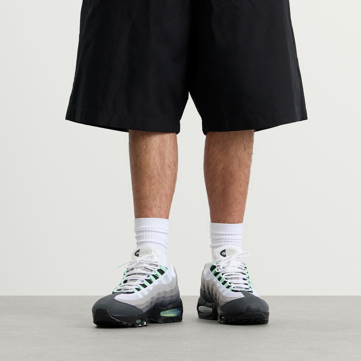 Nike Air Max 95 OG Sneaker in Black/Mint/White