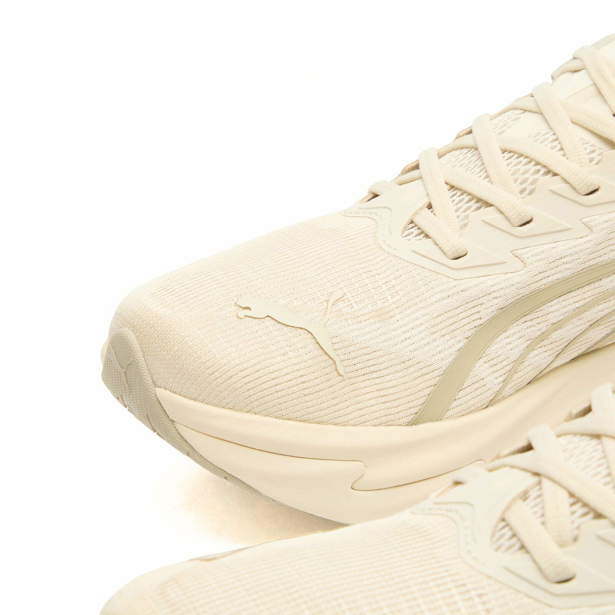 Puma Men's Running Deviate NITRO 4 Sneaker in Alpine Snow/Warm White