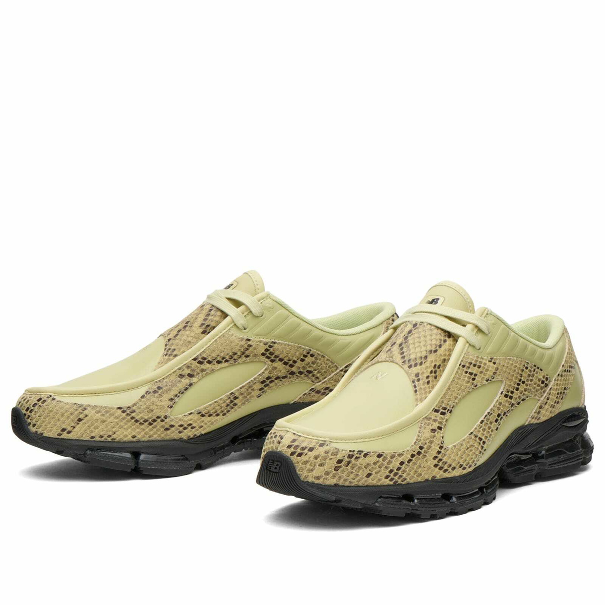 New Balance 1890A Sneaker in Morel/Black