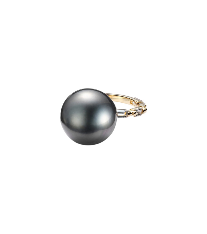 Photo: Suzanne Kalan 18kt gold ring with pearl and diamonds