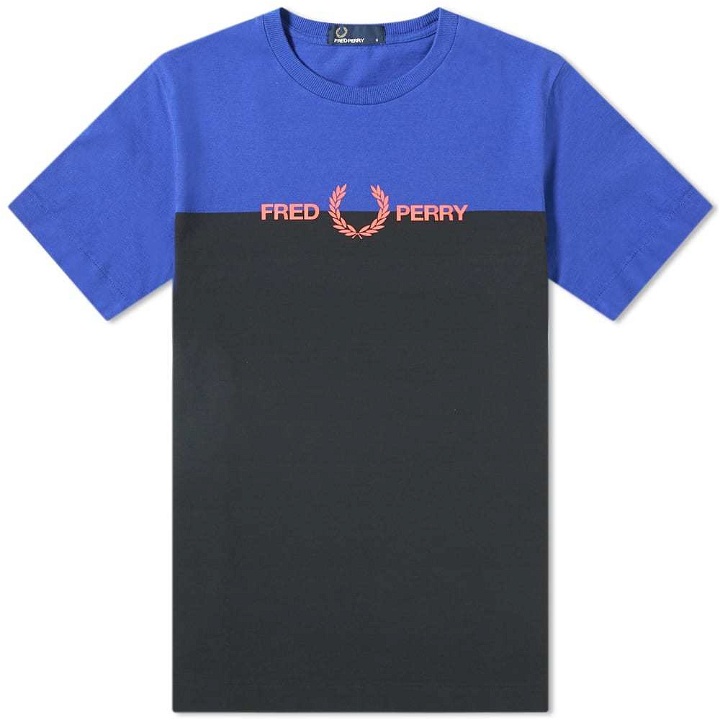 Photo: Fred Perry Authentic Split Logo Tee