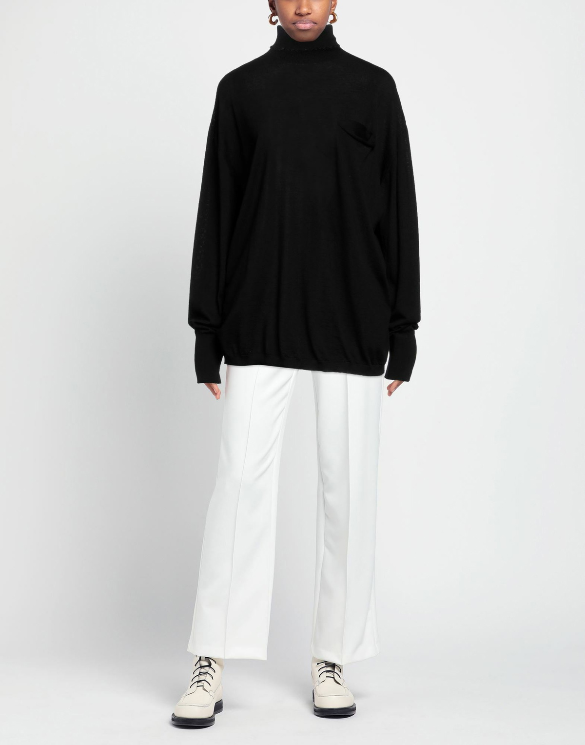 Quira Womens Turtleneck in Black