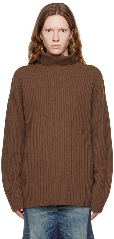 Photo: AMOMENTO Brown Rib Turtleneck