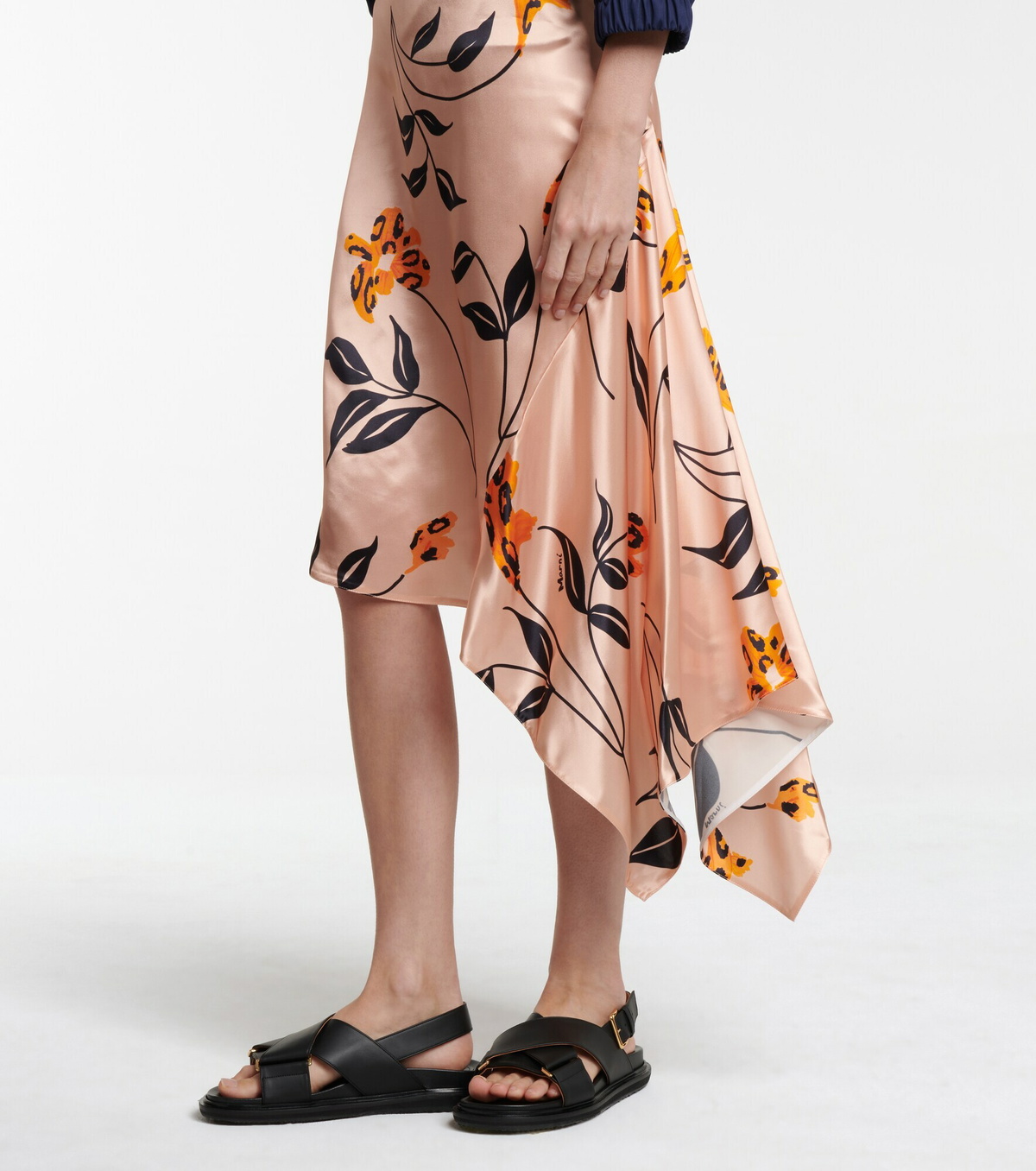 【送料&関税込】Marni dillies Silk Midi Skirt Marni 'dillies' silk midi skirt available on SUGAR - 172920