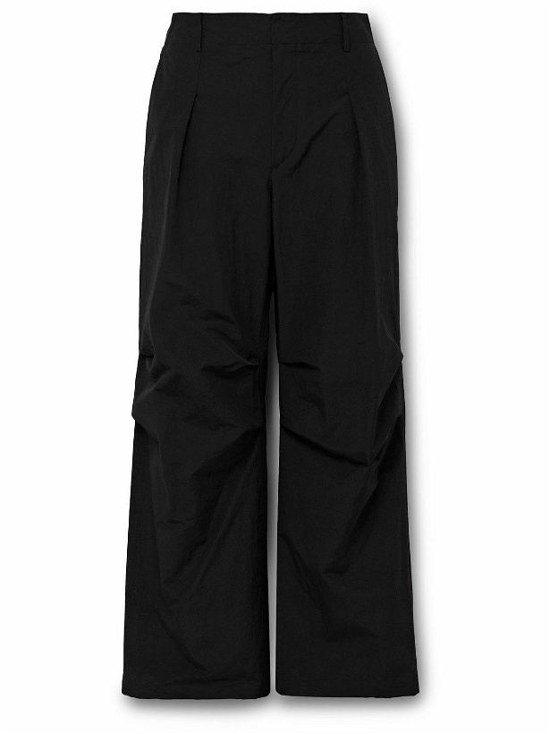 Photo: LE 17 SEPTEMBRE - Straight-Leg Pleated Crinkled-Shell Trousers - Black