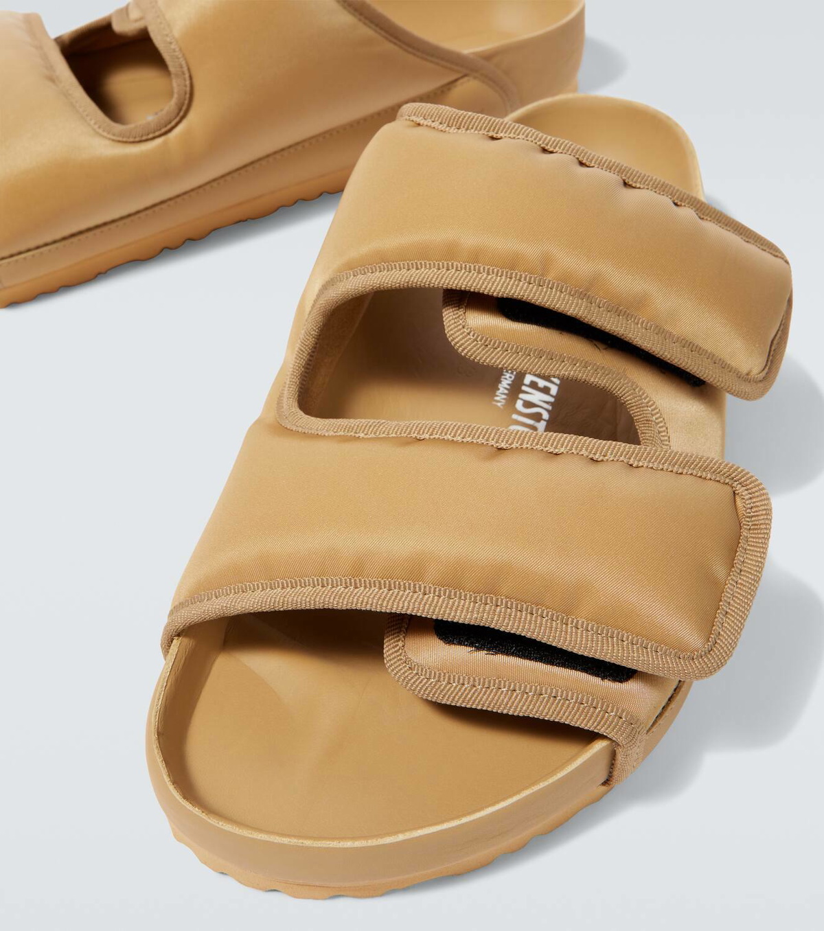 【関税&送料込】Birkenstock 1774 Beige Fabric Cosny Slippers 1774 Arizona Cosny Nylon Taffy | BIRKENSTOCK