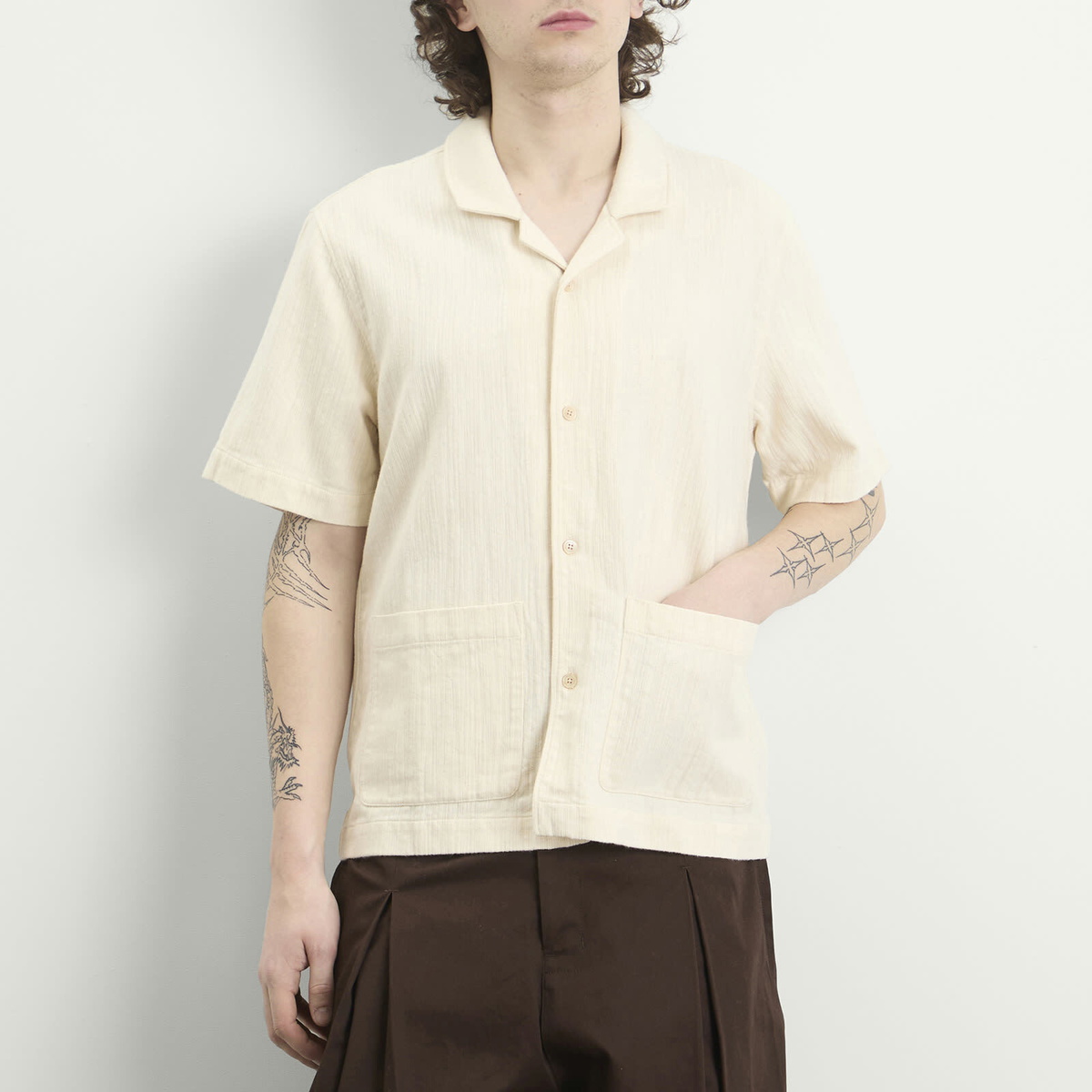 A Kind of Guise Men's Salvi Vacation Shirt in Ivory Slub