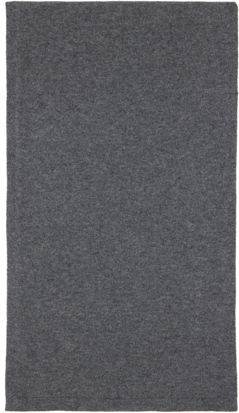 Photo: LISA YANG Gray Viktor Scarf