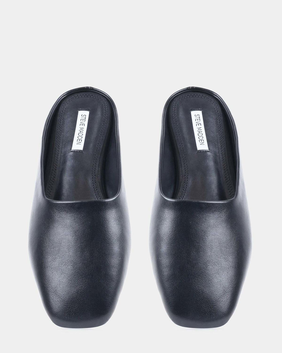 Steve Madden Valid Flats in Black