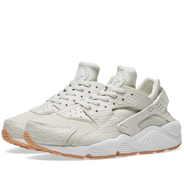 Photo: Nike W Air Huarache Run SE