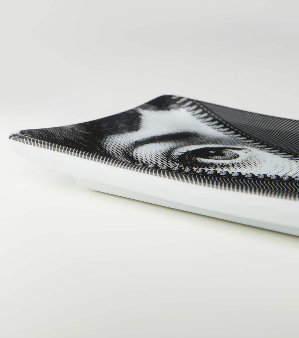 Fornasetti Tema e Variazioni n.401 ashtray