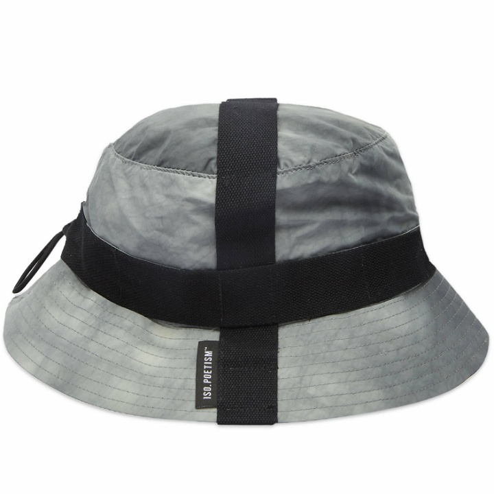 Photo: Tobias Birk Nielsen Men's Bename Bucket Hat in Polywire Cold Grey