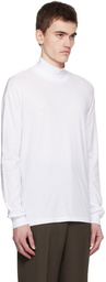 AURALEE White Seamless Turtleneck