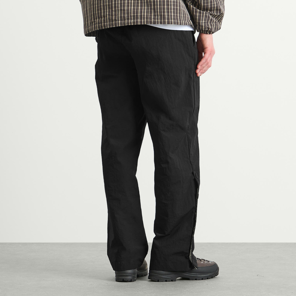 Umbro by Slam Jam Men's Antique Nylon Pant in Carbon Black