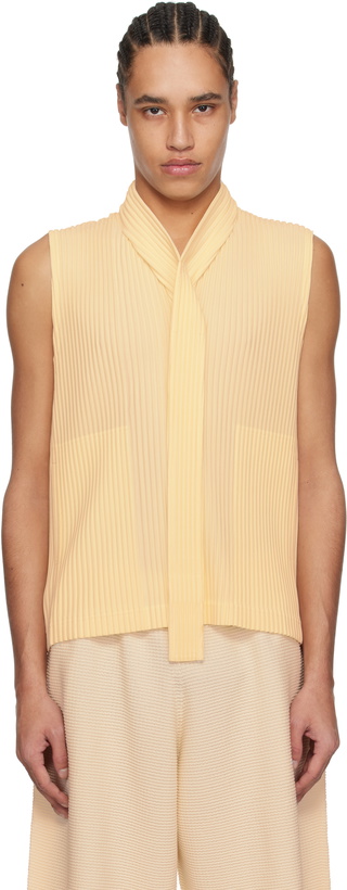 Photo: HOMME PLISSÉ ISSEY MIYAKE Off-White Turbine Vest