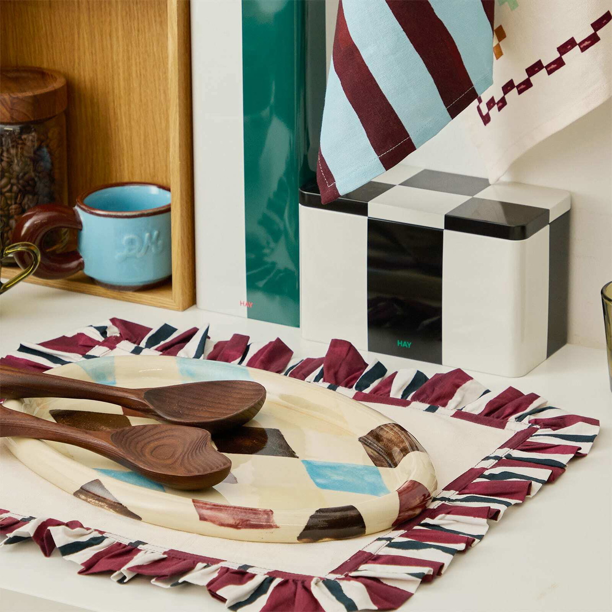 Damson Madder Women's Placemat Set in Off White 