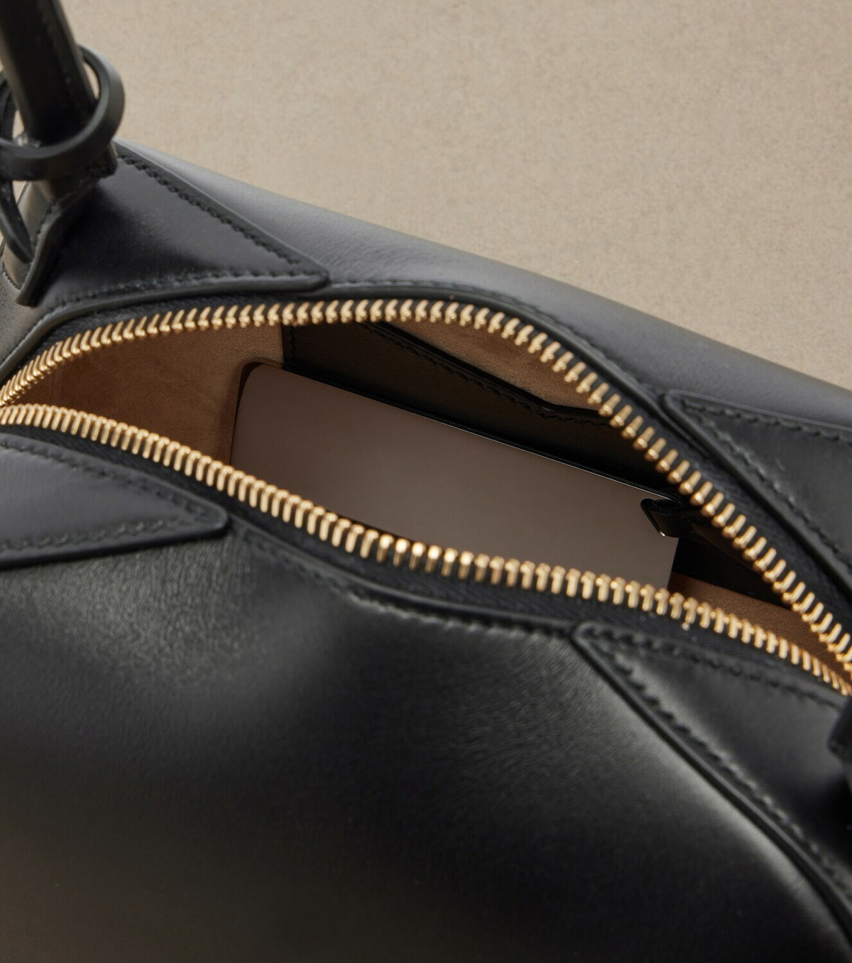 Alaïa Le Bouledogue Small leather tote bag