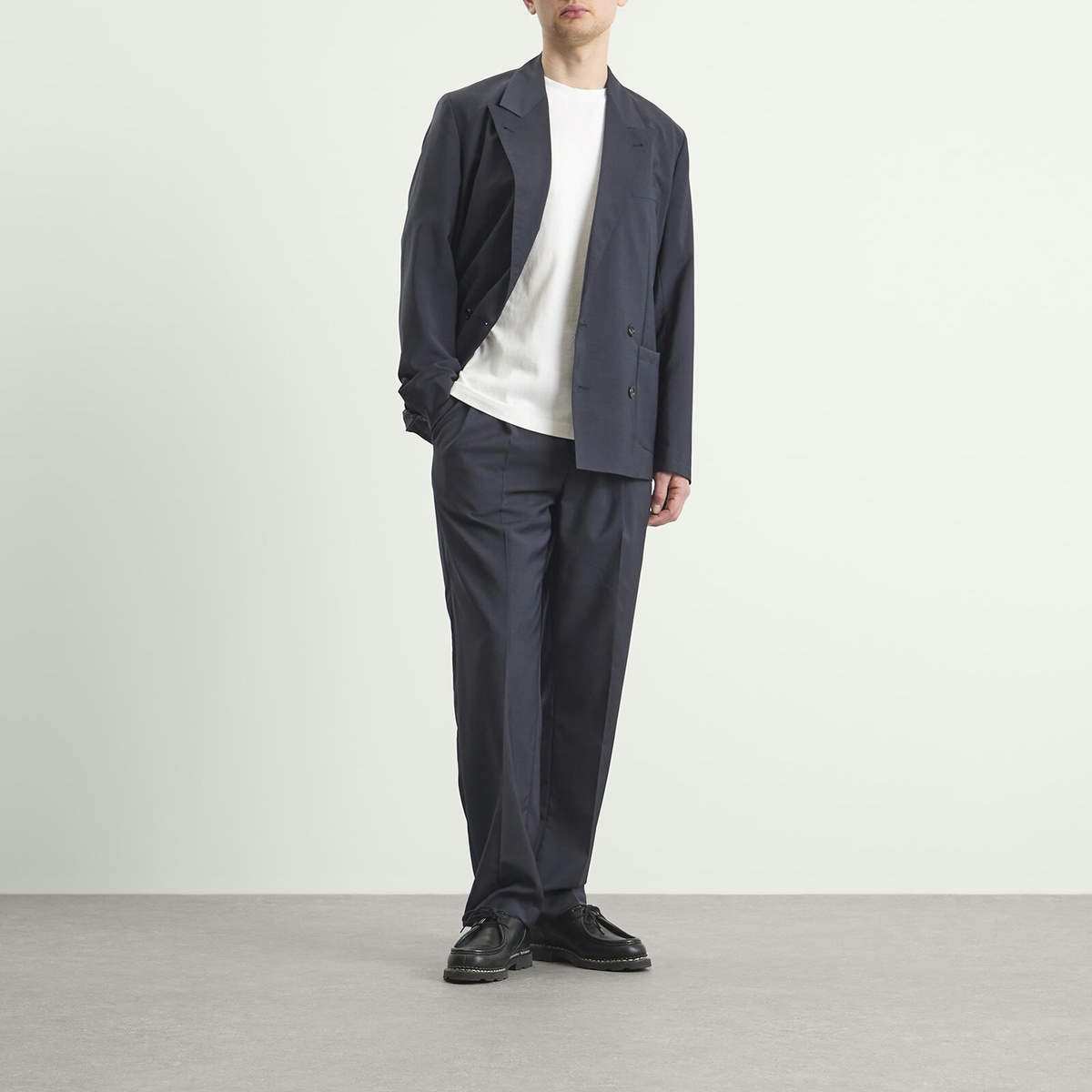 Carter Young Men's Double Pleated Trouser in Midnight