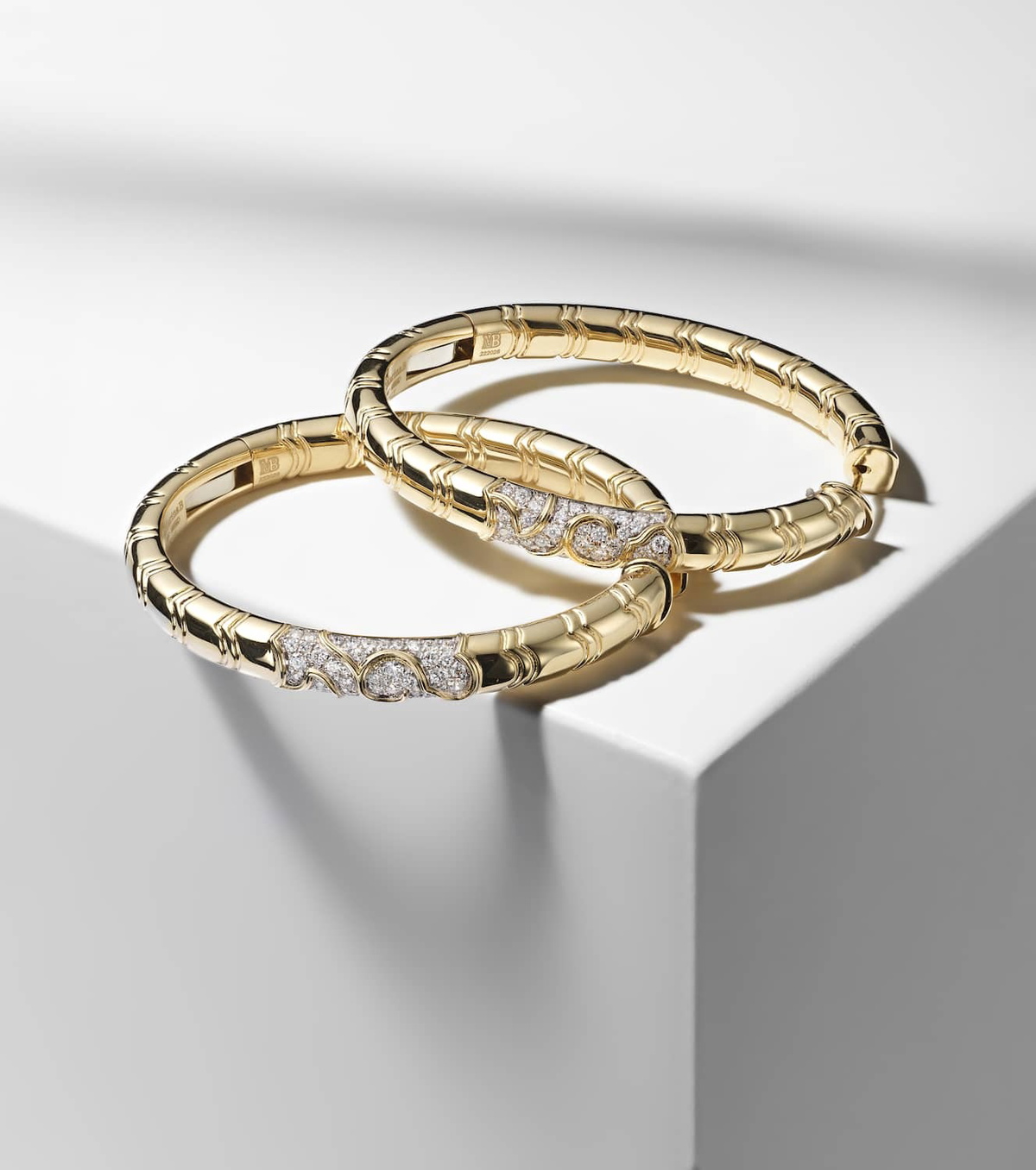 Marina B Ondine 18kt yellow gold hoop earrings with diamonds