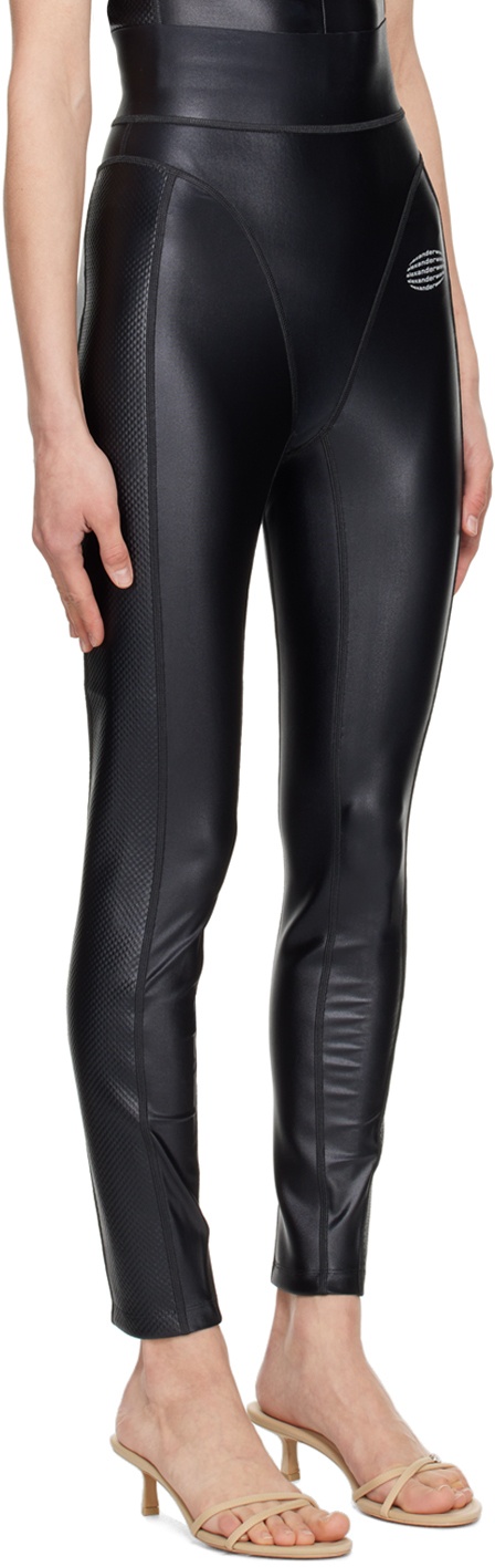 https://cdn.clothbase.com/uploads/203894c3-f3b4-473e-bbda-110f01f59bda/black-panty-line-leggings.jpg