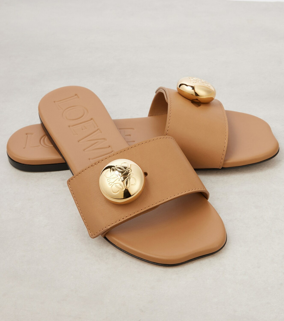 Loewe Pebble leather slides