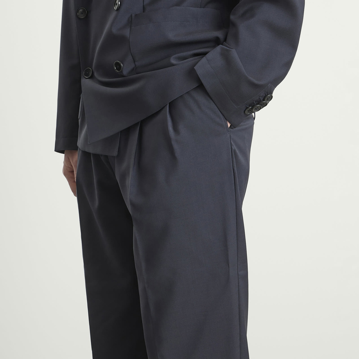 Carter Young Men's Double Pleated Trouser in Midnight