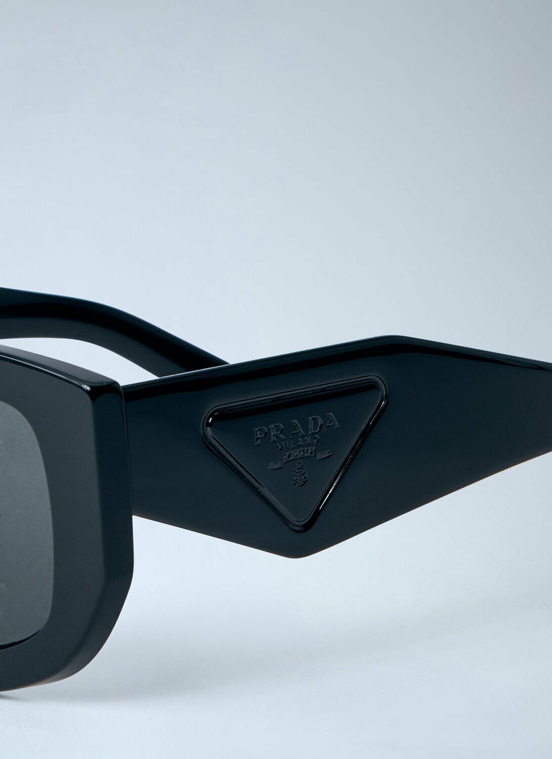 Prada PR D04SU Sunglasses