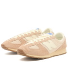 New Balance 471 Sneaker in Bisque