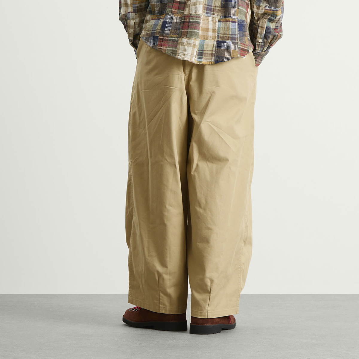 Anglan Men's Unbalance Long Tuck Balloon Pants in Beige