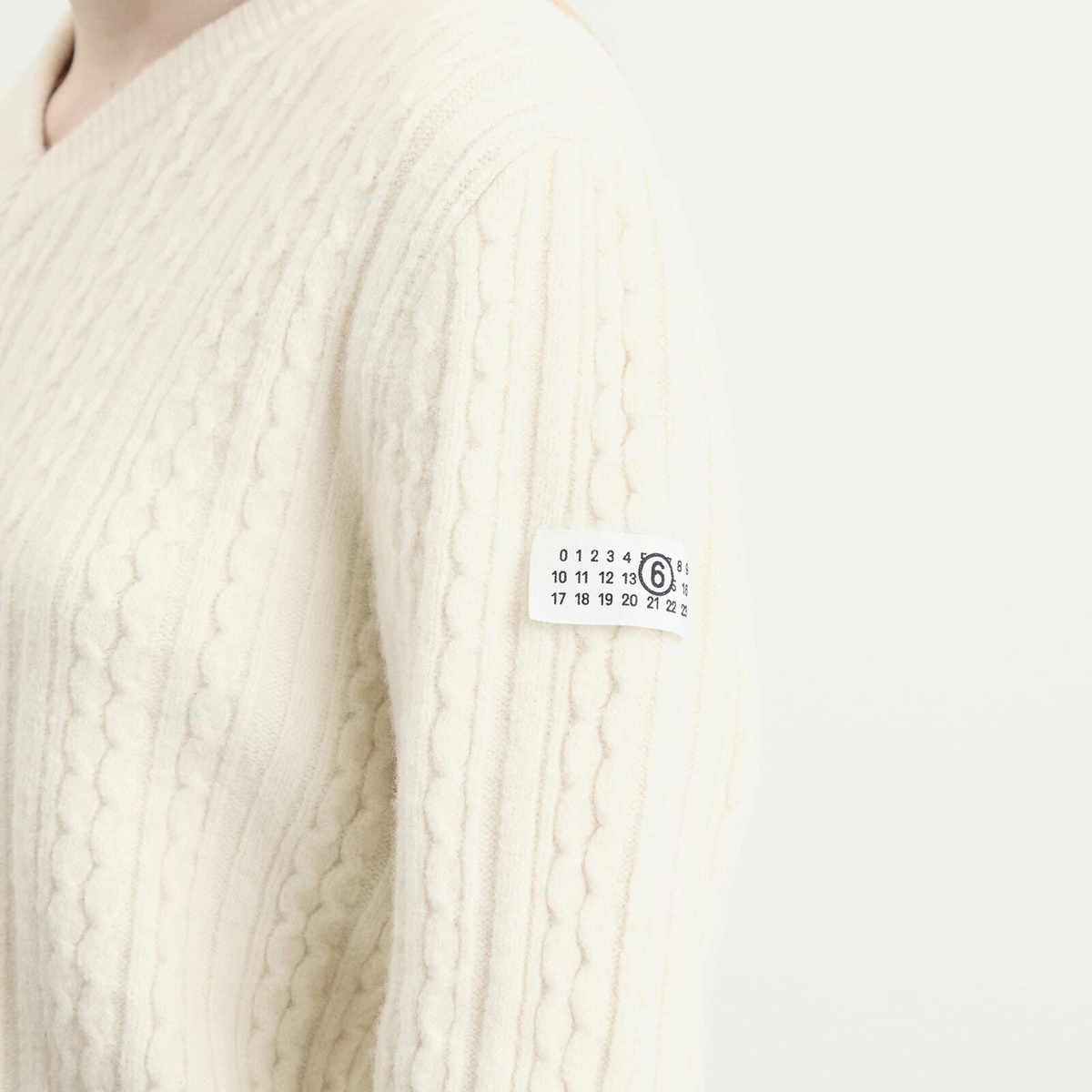 MM6 Maison Margiela Women's V-Neck Chunky Knitted Jumper in Off White