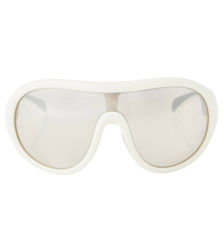 Photo: Moncler Cloche pilot sunglasses