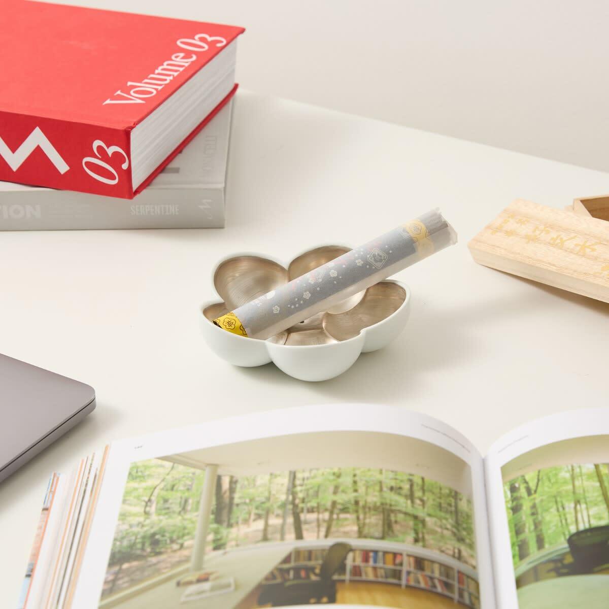 BEAMS JAPAN x Baieido Incense & Holder Set in White 