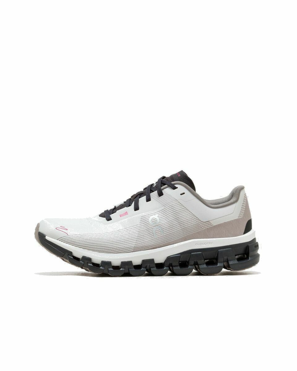 Photo: On Wmns Cloudflow Distance White - Mens - Lowtop/Performance & Sports