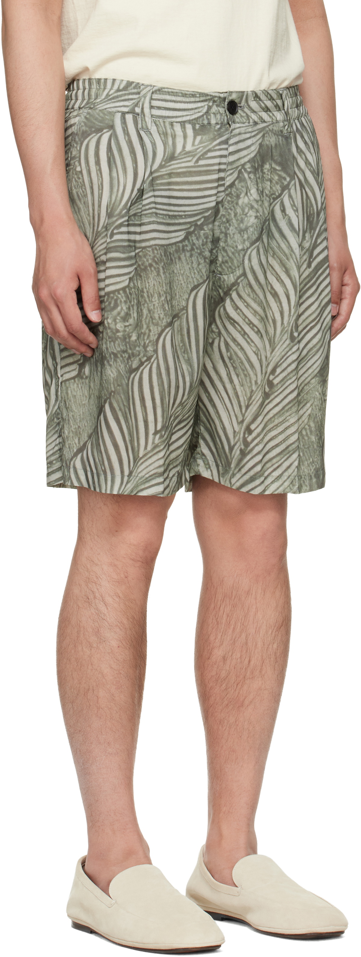 YOKE Green Leaf Pattern Printed Rayon 2Pleated Easy Shorts