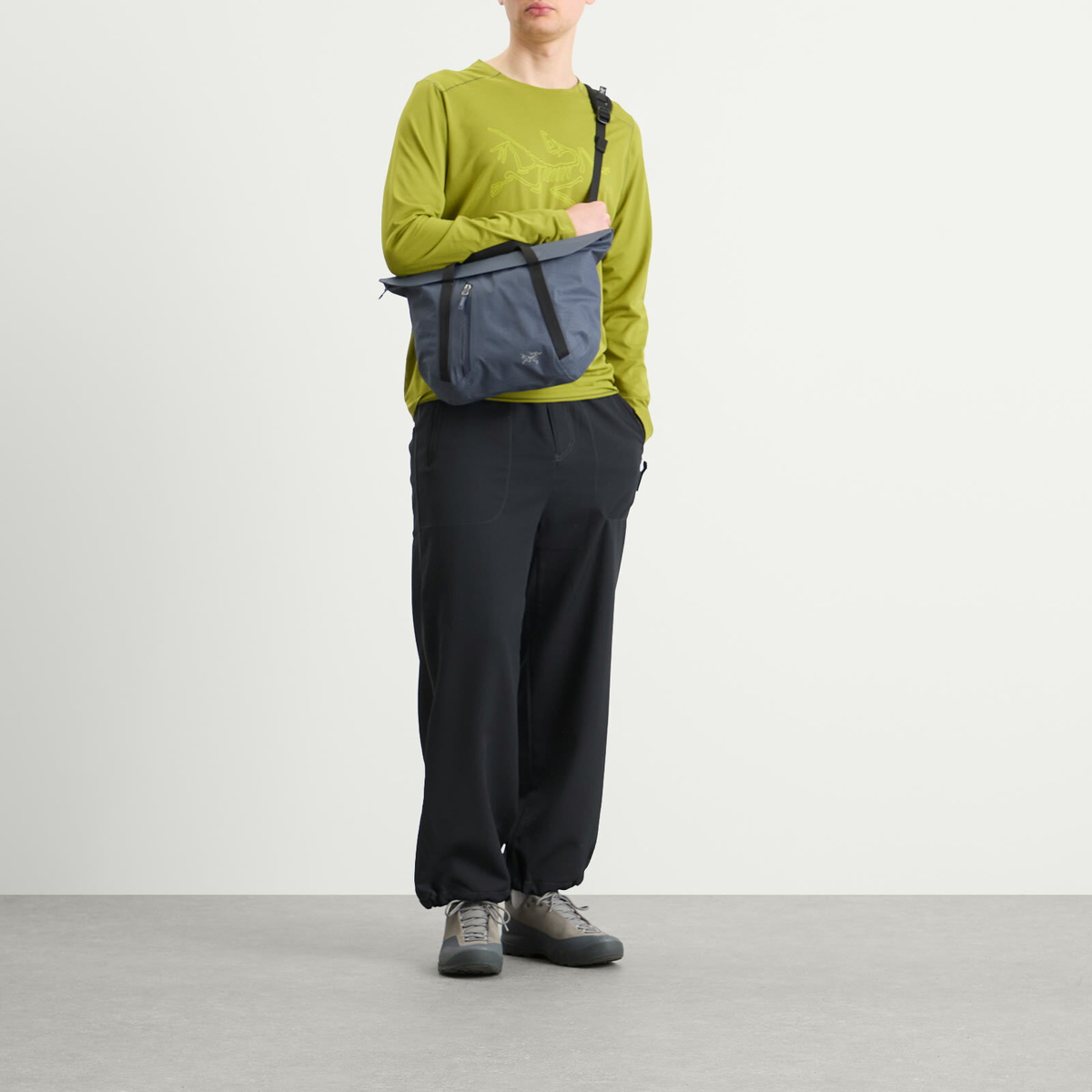 Arc'teryx Men's Granville Shoulder Bag in Dark Stratus 