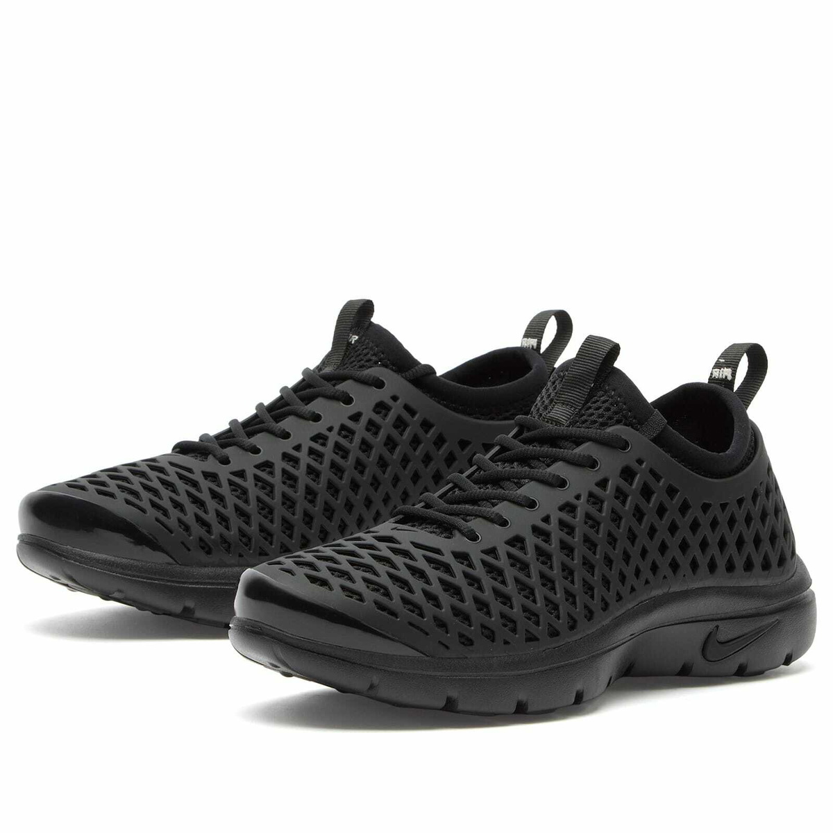 Nike Rejuven8 Run OG QS Sneaker in Black/Sail