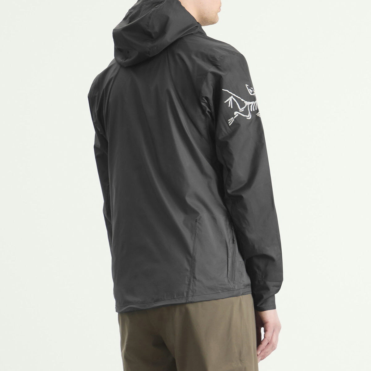 Windshell Norvan Arc'teryx Men's Norvan Hooded Windshell in Black/Graphite Arc'teryx