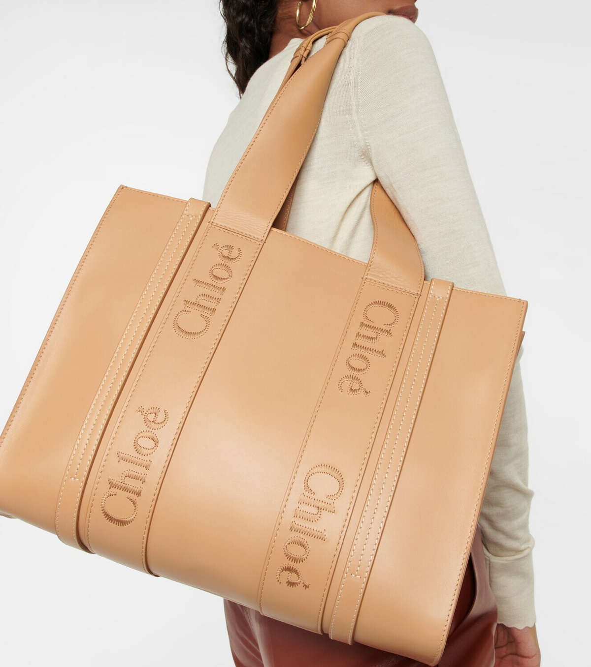 【CHLOE】WOODY LEATHER TOTE BAG MEDIUM CHLOÉ Woody medium embroidered leather tote | NET-A-PORTER