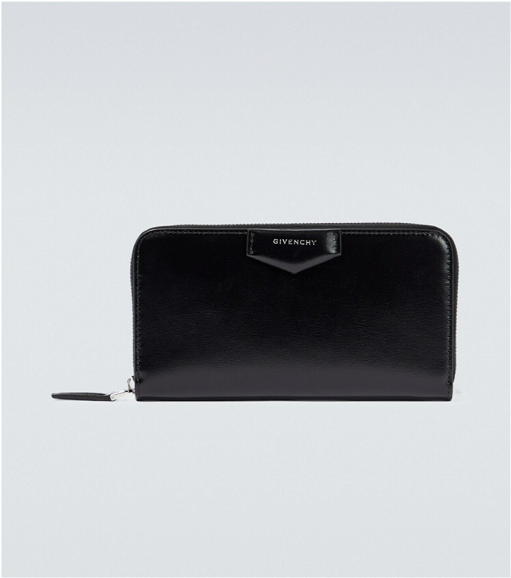 Photo: Givenchy - Antigona leather wallet