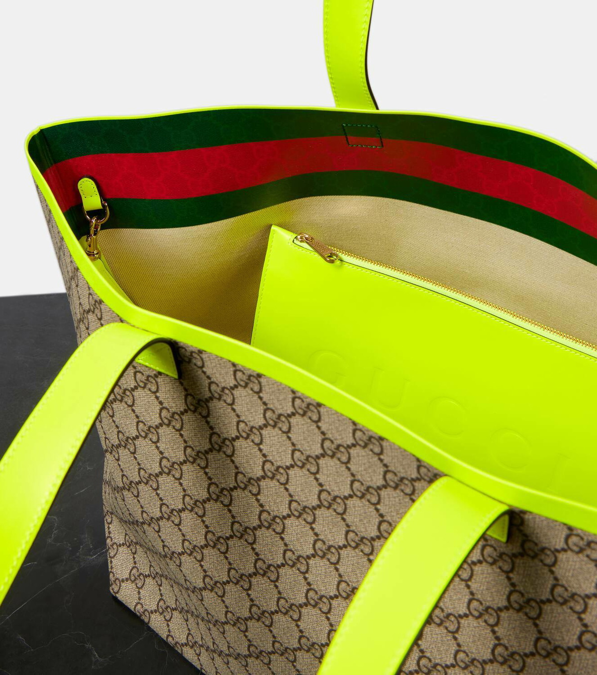 Gucci Totissima Large Tote Bag ネオングリーン Gucci Totissima Large Tote Bag Beige/Fluorescent Yellow in Canvas - US