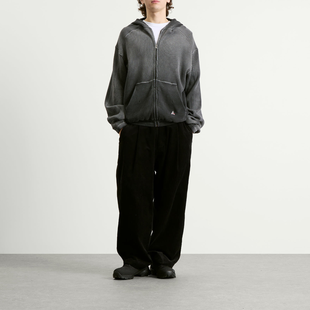 ROA Men's Bee Sun Faded Waffle Zip Up Hoodie in Black