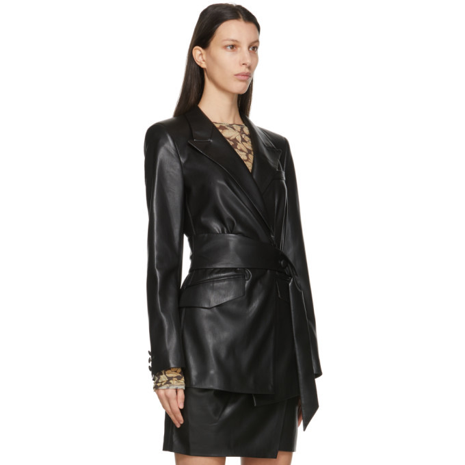 ANOUSHKA'S GO-TO BLACK BLAZER
