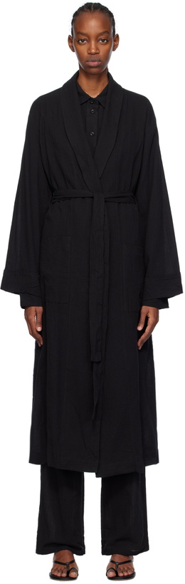 Photo: ÉTERNE Black Lennon Robe