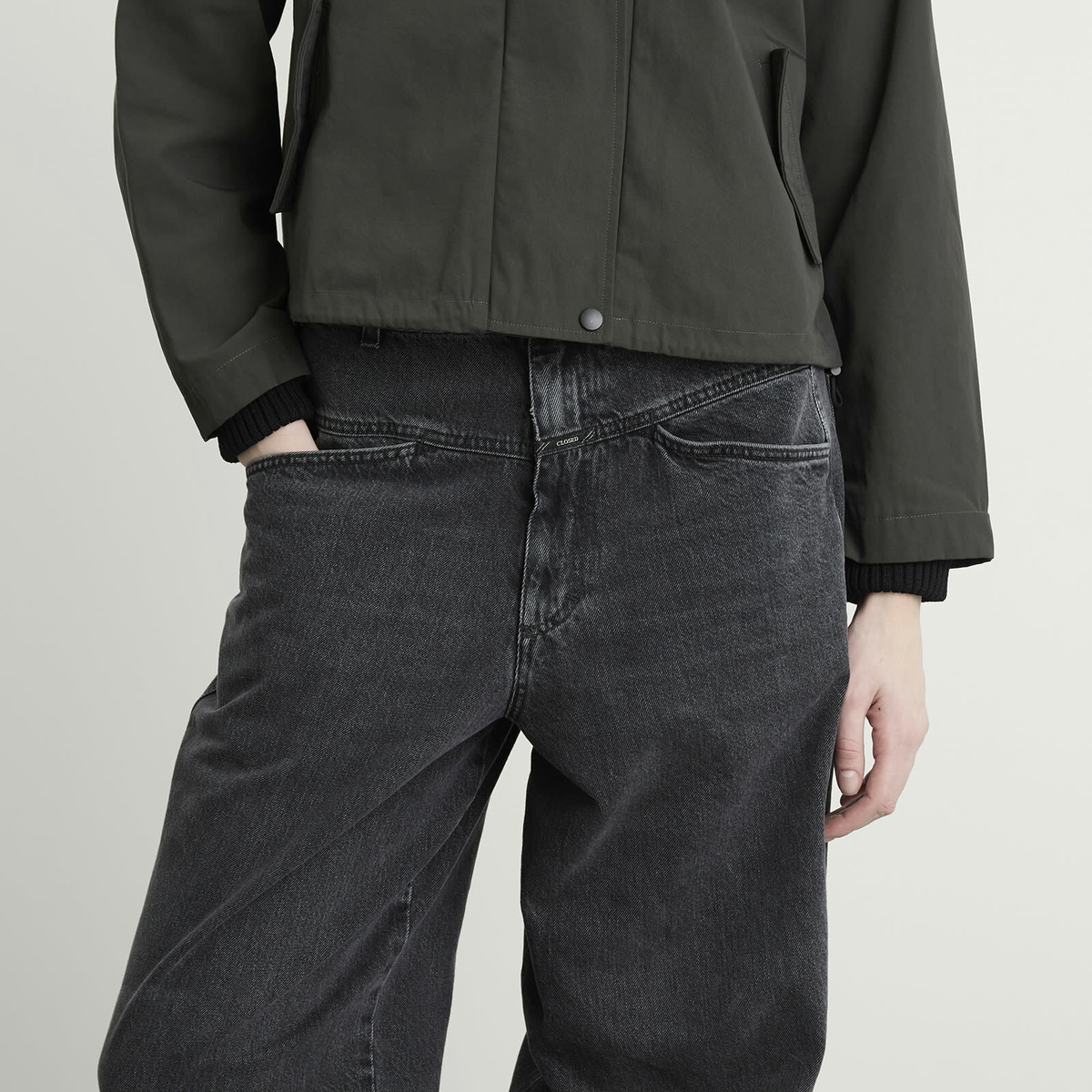 Closed Women's Deni-X Baggy Jeans in Dark Grey
