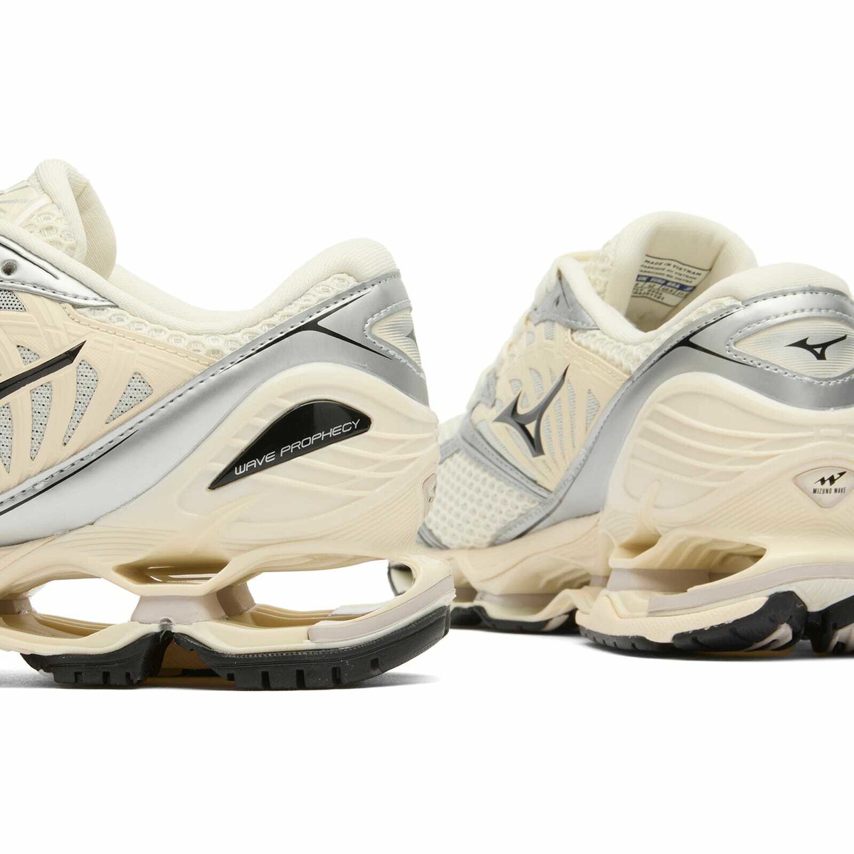 Mizuno WAVE PROPHECY LS "SPORT" Sneaker in Pristine/Black/Silver