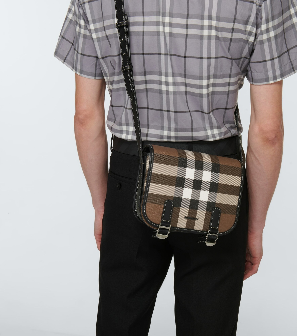 BURBERRY checked messenger bag【関税送料込】 Burberry Checked Messenger Bag | Grey | FARFETCH