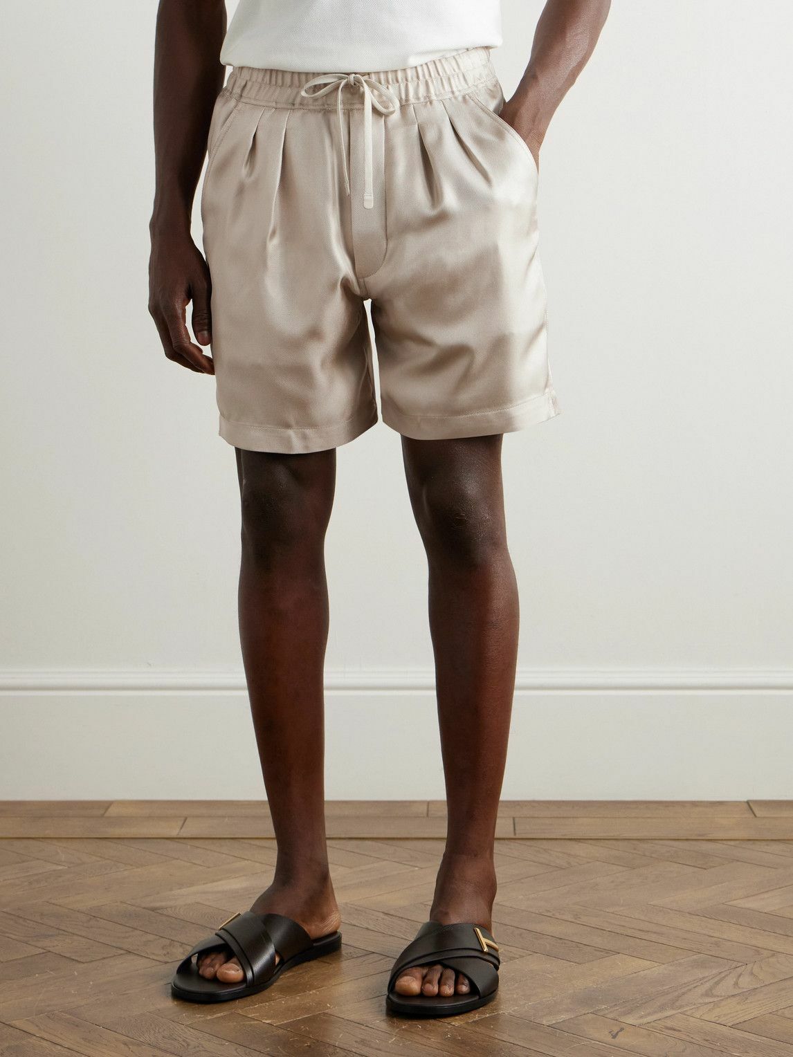 TOM FORD SILK TWILL SHORTS ショーツ パンツ TOM FORD - Straight-Leg Pleated Silk-Twill Shorts - Neutrals TOM FORD