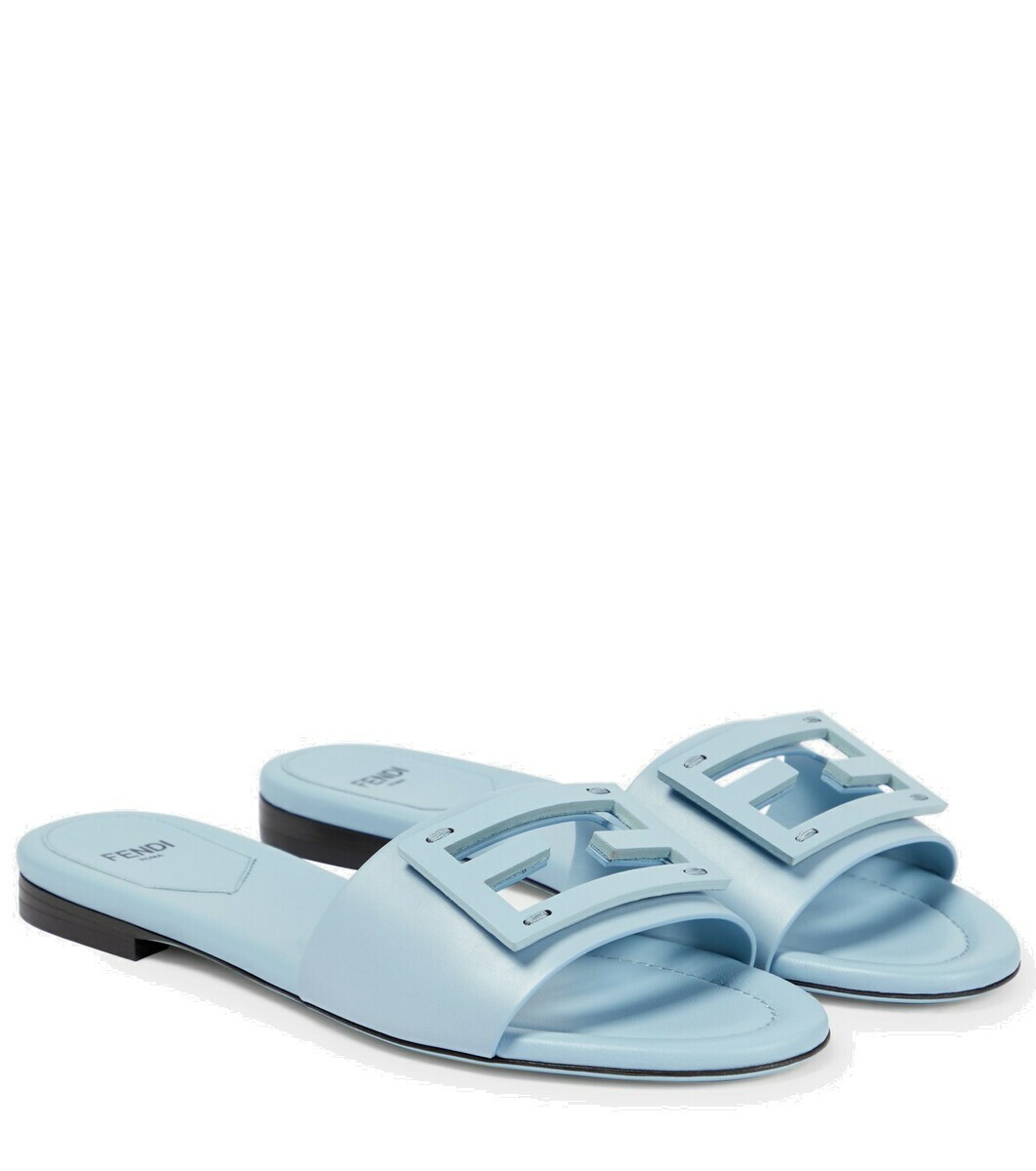 サンダル・ミュール FENDI AIR FORCE BLUE LEATHER FOLD THONG SANDALS Fendi Signature leather sandals Fendi
