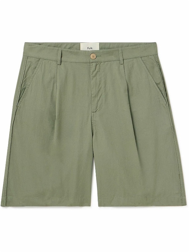 Photo: Folk - Wide-Leg Pleated Garment-Dyed Cotton-Twill Shorts - Green