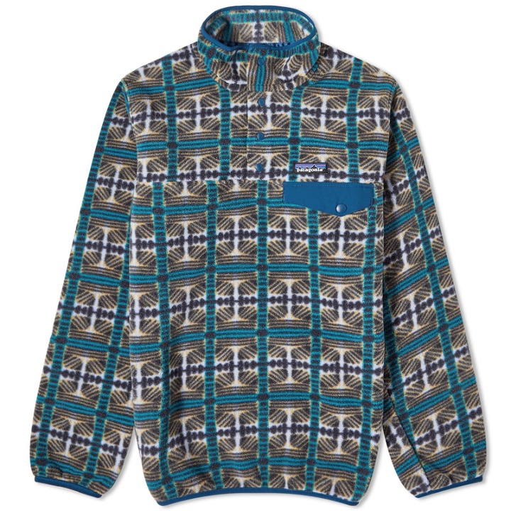 Photo: Patagonia Women's LW Synch Snap-T Pullover in Snow Beam/Pale Periwinkle